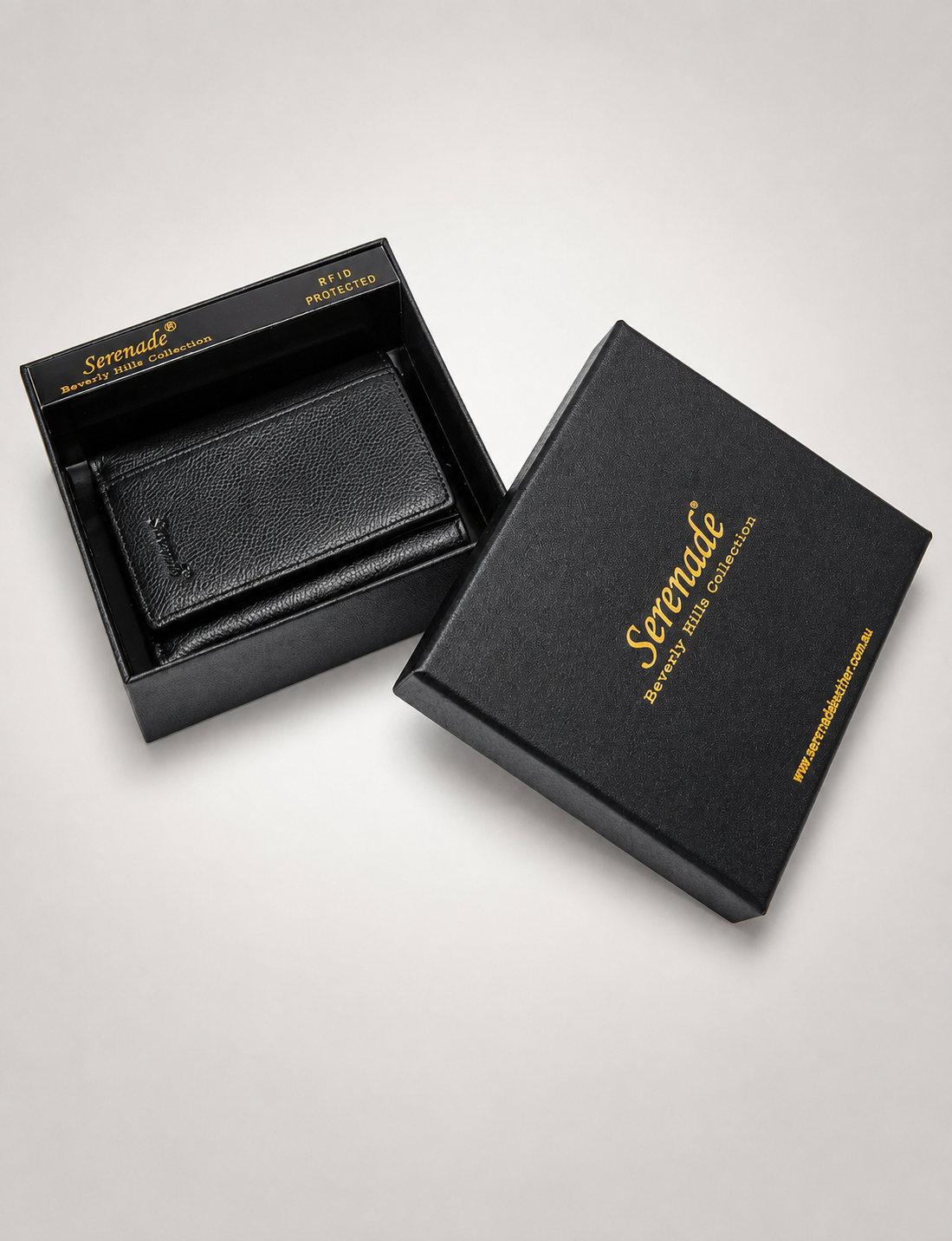 DIRECTOR MEN'S LEATHER TRIFOLD WALLET WITH RFID